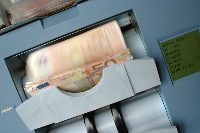 Rozdiel medzi Factoringom a Forfaitingom?
