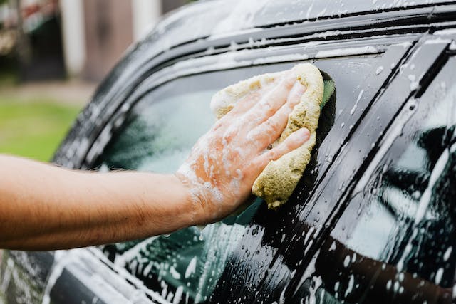 Záblesky krásy: Ako udržať auto lesklé a čisté s autokozmetikou