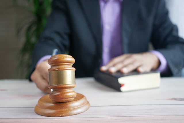 Právo: Kľúčový kameň spoločenskej spravodlivosti a poriadku