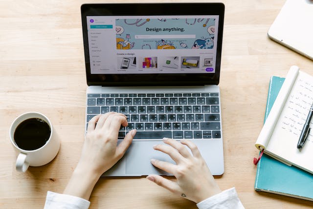 Promo články a newslettery: Kľúčové prvky efektívneho podnikania